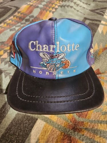 Vintage Snapback Charlotte Hornets Leather Colorblock Cap 90s Sports - Afbeelding 1 van 10