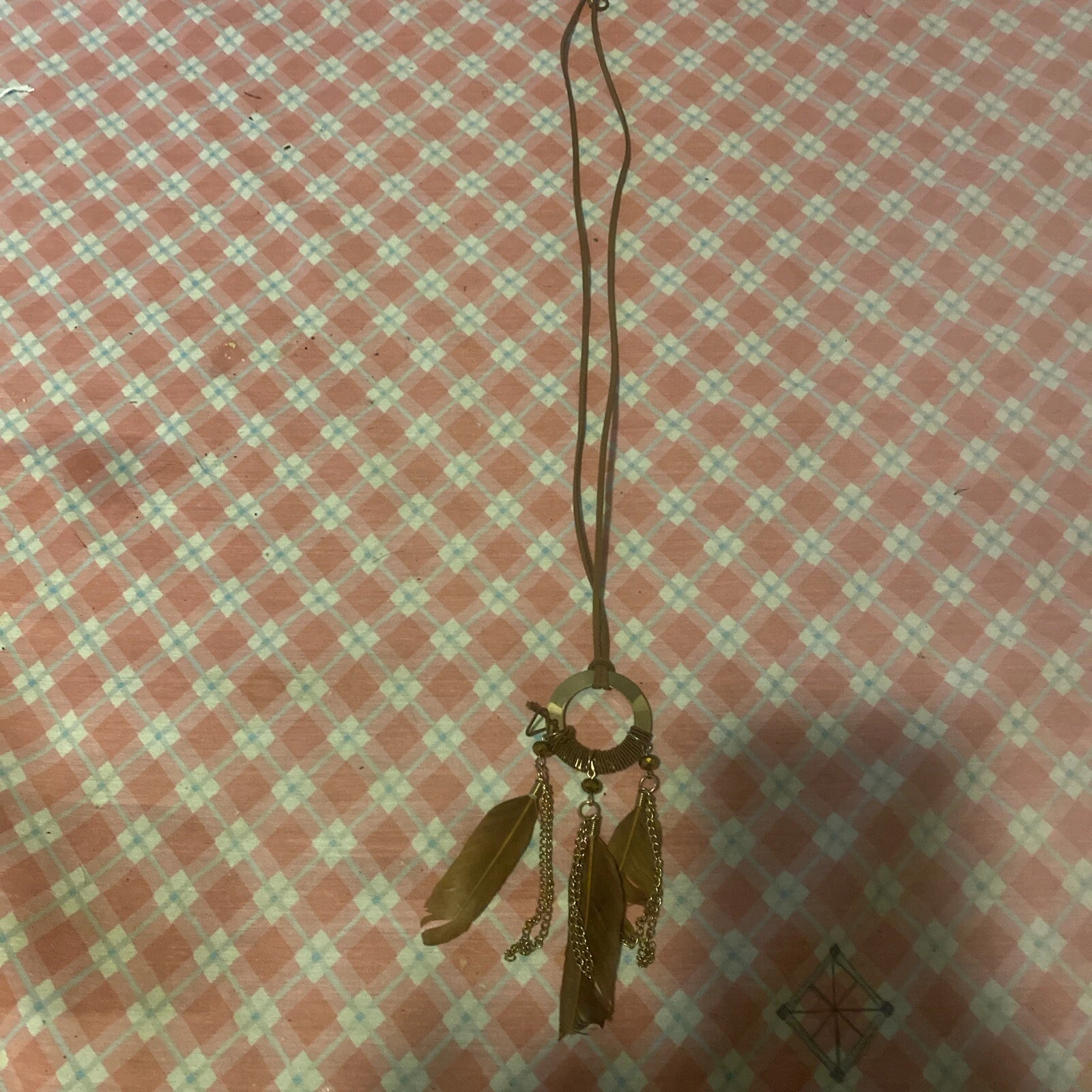 VETEMENTS Collana con ciondolo in pelle corda piuma