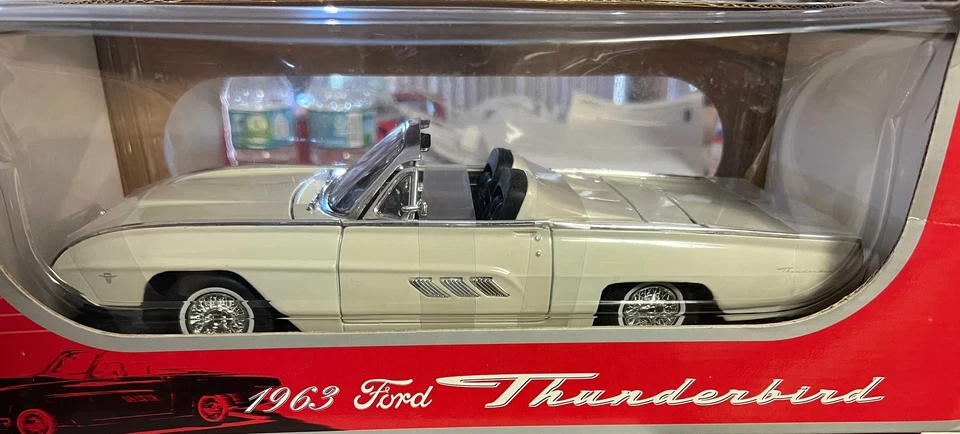 1:18 Anson Ford Thunderbird '63 Convertible black, red, silver, white NIB - Image 4 of 4