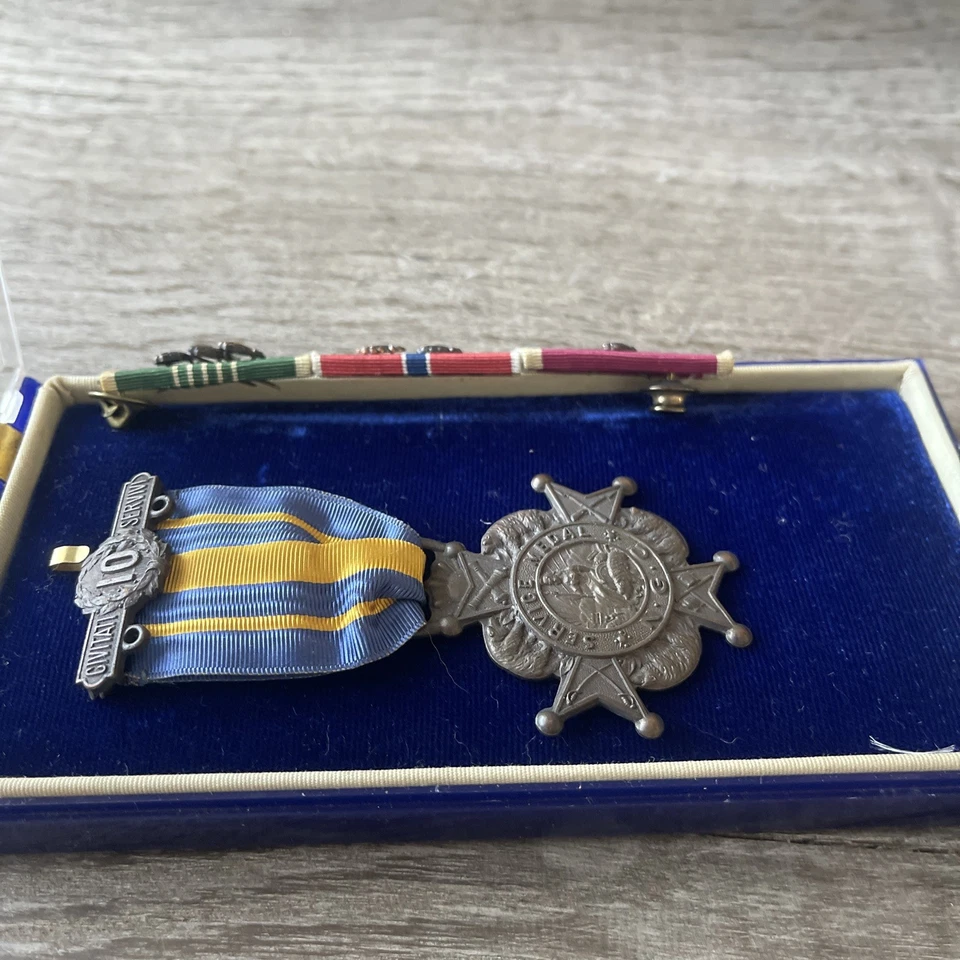 Premio Medalla del Servicio de la Guardia Nacional del Estado de California con nombre de 10 años Foto 3 de 4