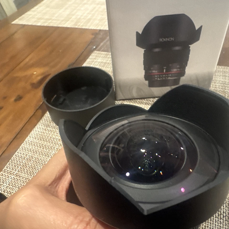 Lente Rokinon 14 mm f/2,8 ED AS IF UMC Foto 3 de 4
