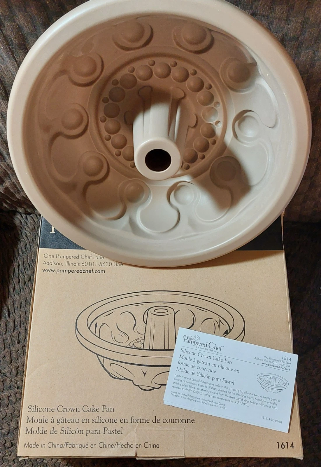 NEW IN BOX Pampered Chef Silicone Crown Bundt Cake Pan #1614 Non-Stick Retired
