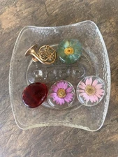 Vintage Trinkets Lot Lucite Flower Magnets Brooch Ashtray Holiday Inn 