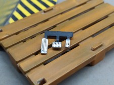 1/18  Pédales Aston Martin DB9 Solido