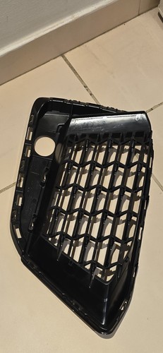 BMW 5 G30 M Front Bumper Right Air Intake Grille 51118098670 NEW GENUINE - Picture 4 of 5