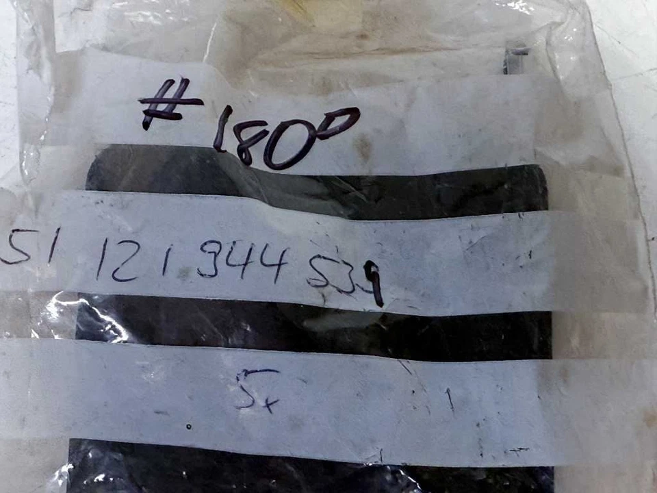 89-95 BMW E34 Serie 5 Parachoques Trasero Gancho Cubierta 51121944539 OEM Genuino Nuevo Foto 2 de 4