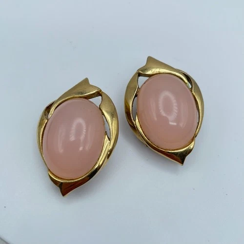 Vintage Trifari Gold Tone Pink Cabochon Clip On Earrings Designer Jewelry 80s