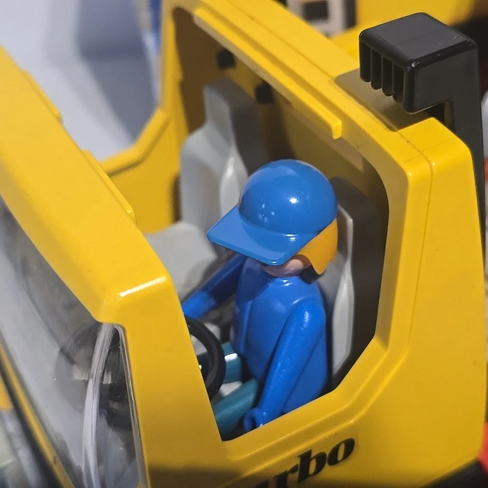 ORIGINAL VINTAGE PLAYMOBIL 3141 LARGE TIPPER TRUCK PLAYSET BOXED - Image 4 of 4