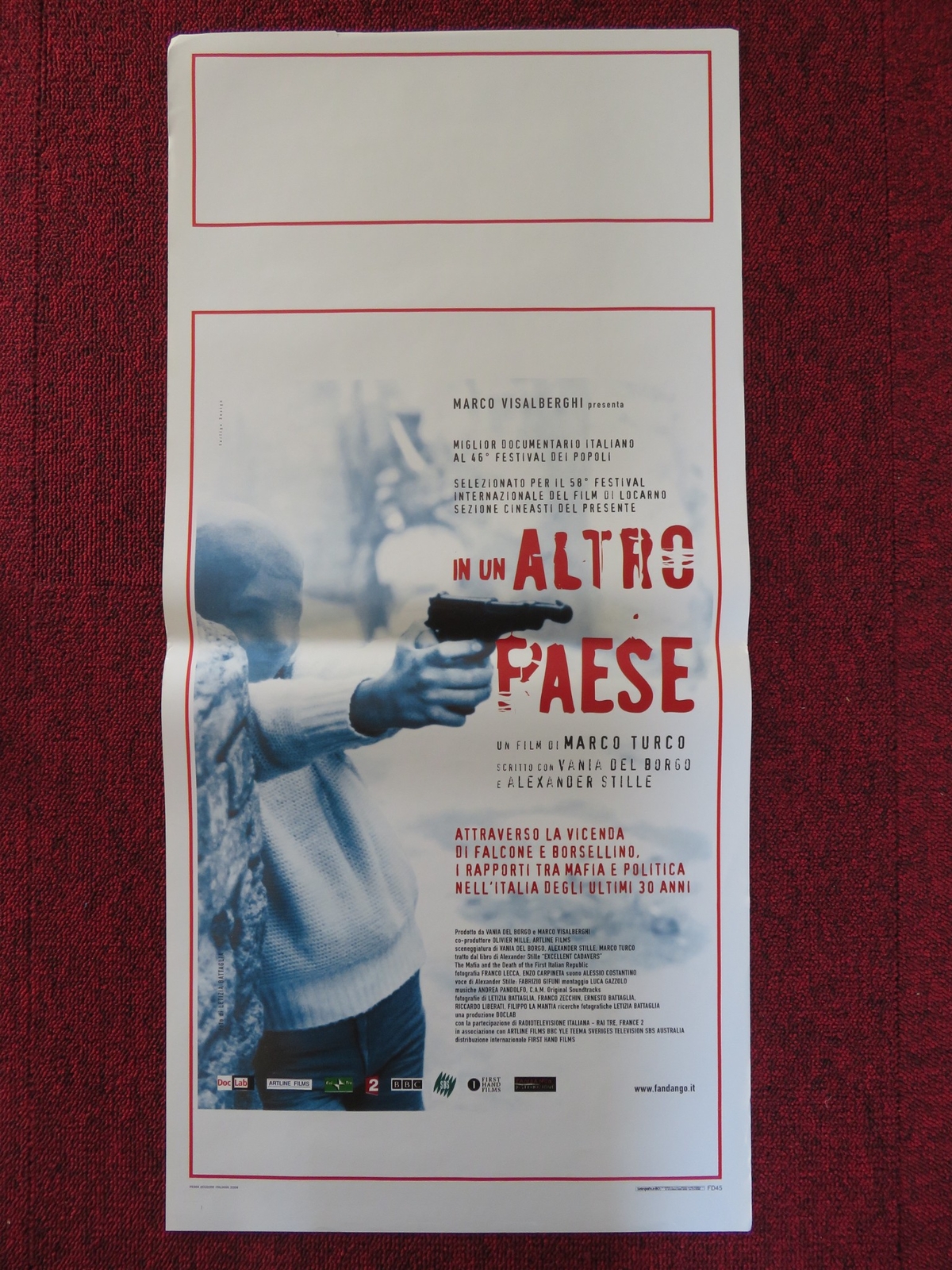 Locandina di In un altro paese (2005)