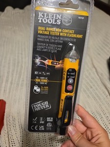 Klein Tools Non-Contact Voltage Tester, Dual Range, w/ Flashlight ~ NCVT3P