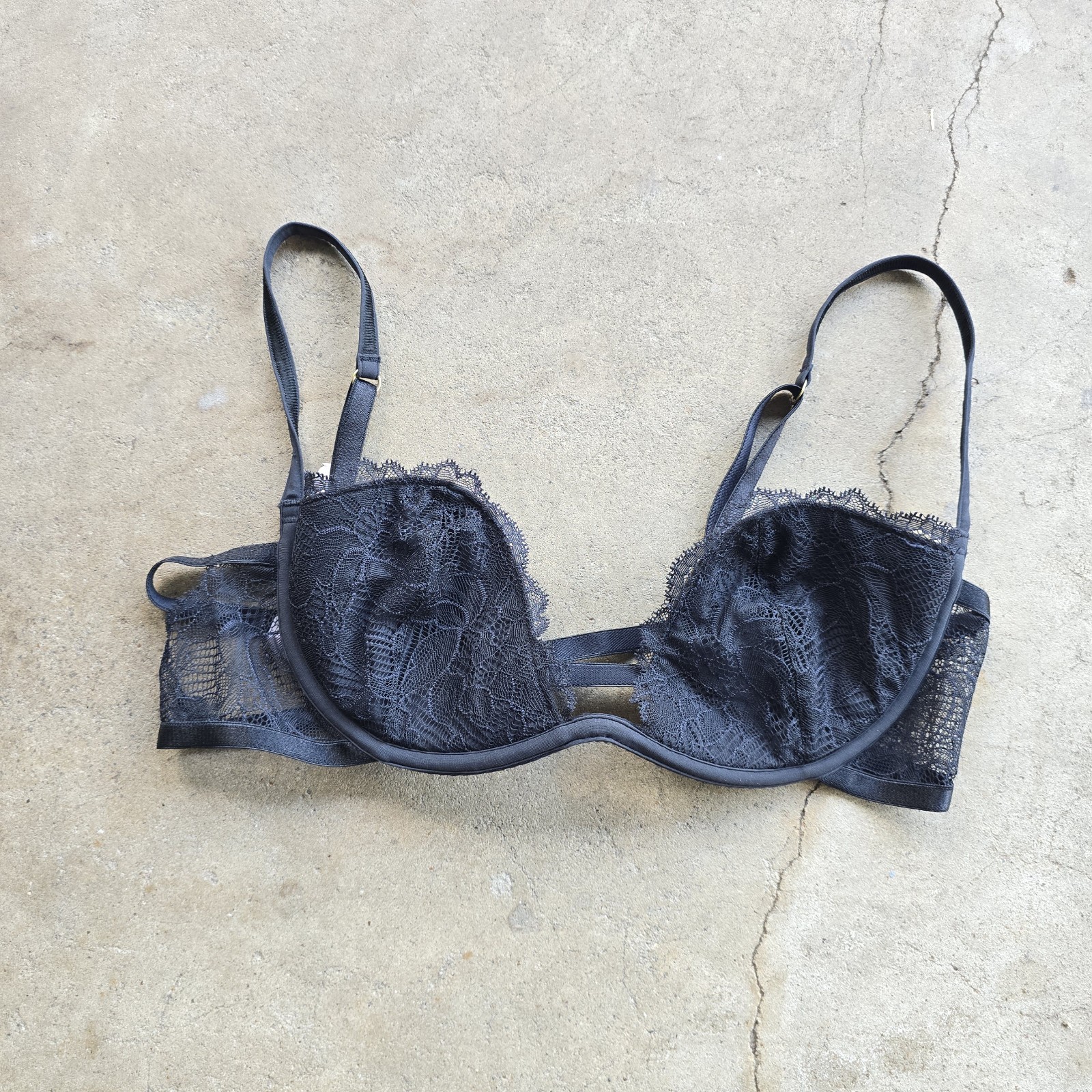 Vintage Victoria's Secret Very Sexy Low Cut Lace Demi Bra 36C Nwt