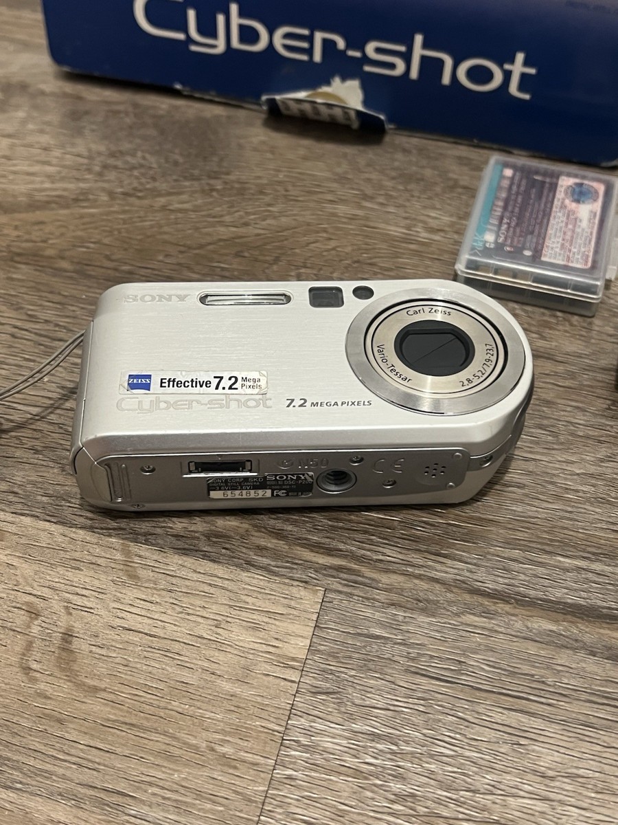 Sony Digital Compact Camera Cyber -shot DSC-P200 7.2MP 3x Zoom