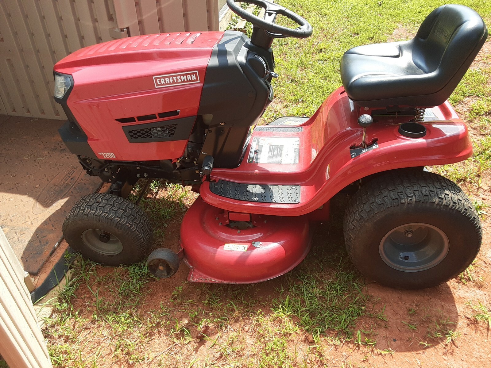 CRAFTSMAN 42" T1200 HYDROSTAT RIDING LAWN MOWER (LOCAL P/U IN GA