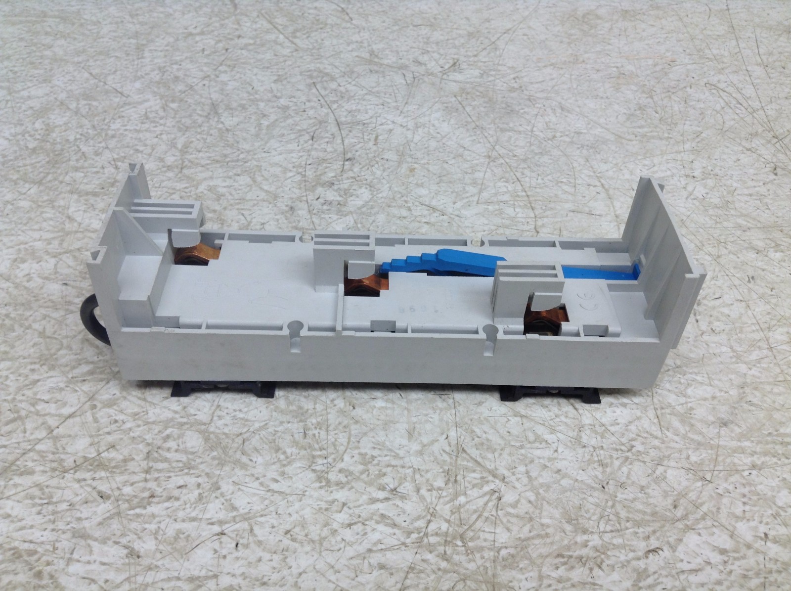 Wohner 6032 690 V 32 A 3 Pole Power Distributor Mounting Rail eBay