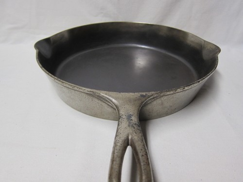 Pre Griswold "ERIE" No 10 Plated Cast Iron Skillet 716A Crack - Picture 4 of 9