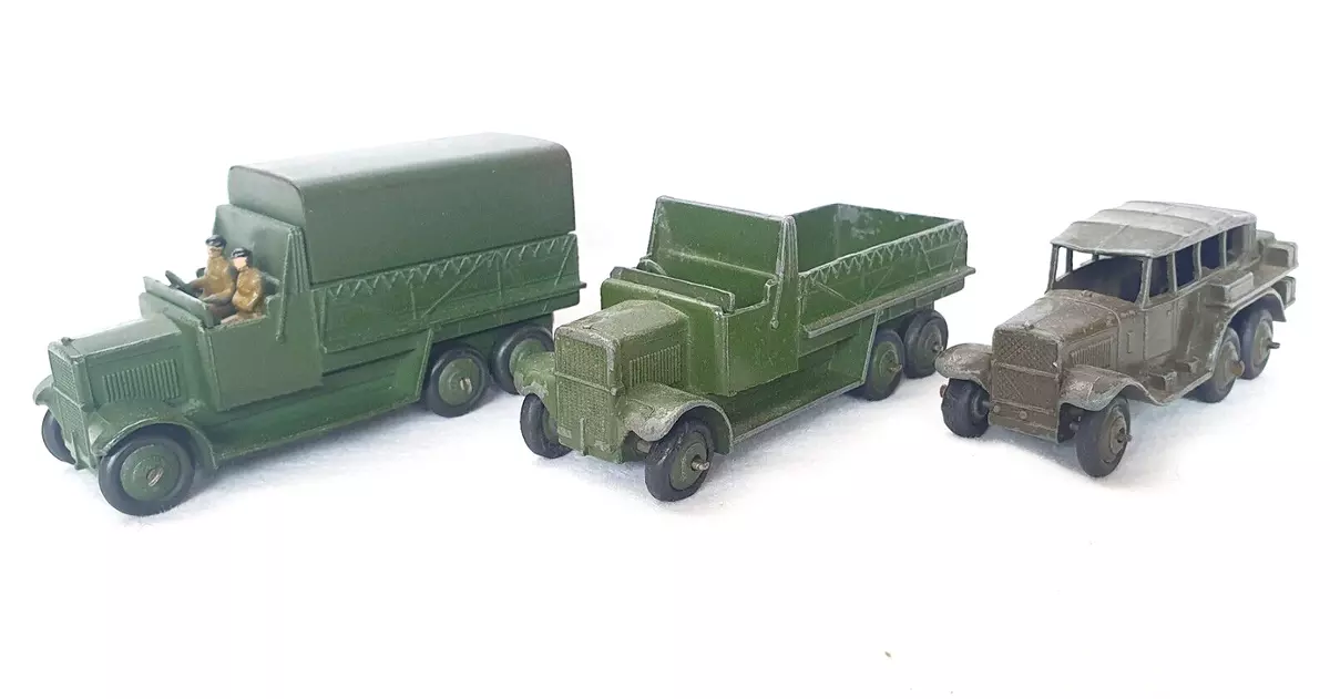 3x Dinky Toys 151 151b 152 British 6 Wheel MILITARY RECONNAISSANCE TRUCK