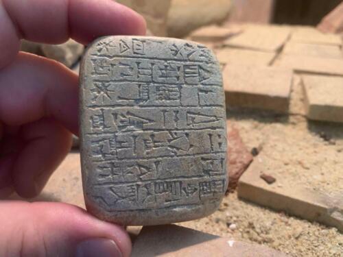 Sumerian cuneiform foundation tablet of Gudea - Governor of the city of Lagash - Picture 1 of 5