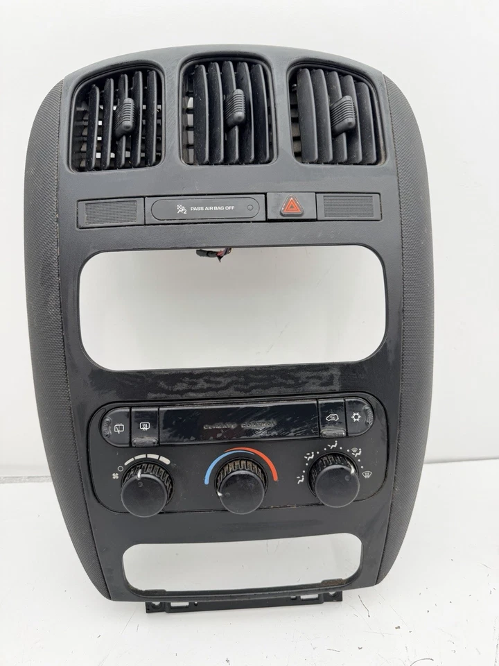 2005 2006 DODGE CARAVAN RADIO CLIMATE CONTROL SWITCH VENT BEZEL OEM - Image 3 of 4
