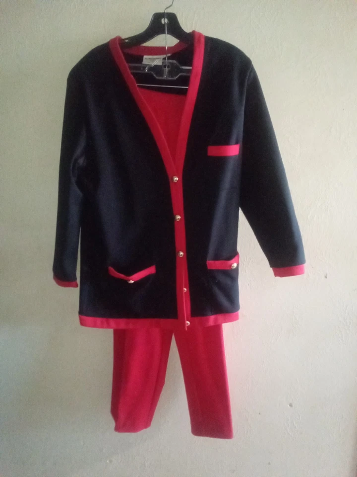 Antigo, Terno Calça de Poliéster Alfred Dunner Vermelho E Preto Pequeno 14, Botões Dourados - Imagem 2 de 4