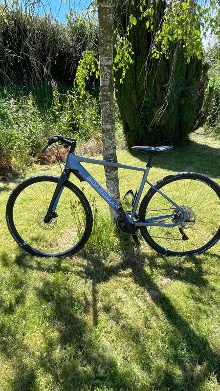 Boardman HYB 8.9E . Medium frame