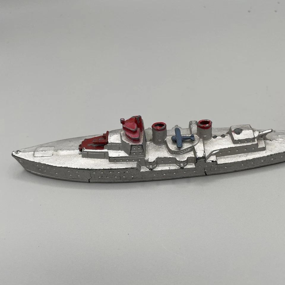 2 barcos militares acorazados TootsieToy de colección hechos en EE. UU. Foto 3 de 4