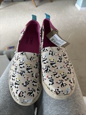 TOMS Panda Slip-On Shoes Size 4Y Girls NWT
