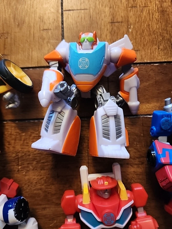 Figuras Hasbro Rescue Bots Transformers: Lote de 10 Bumblebee Optimus 3,5 pulgadas Foto 4 de 4
