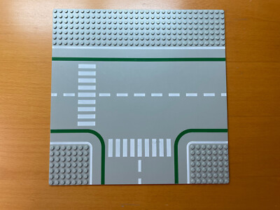Lego Town Straßenplatte 32x32 hellgrau grün 2360p01 Einmündung top Zustand