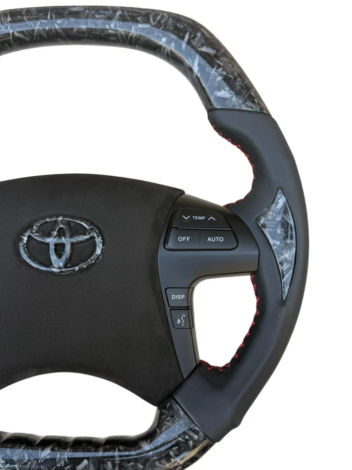 Volante de fibra de carbono forjado Toyota Corolla 2007-2013 | Costuras rojas Foto 3 de 4