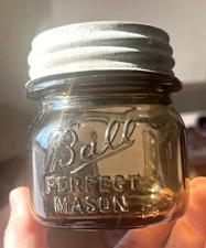 NICE TOPAZ COLORED HALF PINT BALL PERFECT MASON 14 JAR W/LID 1930'S ERA L@@K