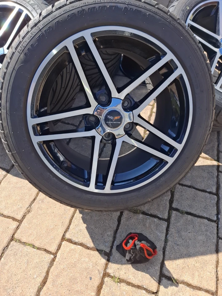 Reifen Auf Felgen  275 / 40 ZR 17 - Bild 2 von 4