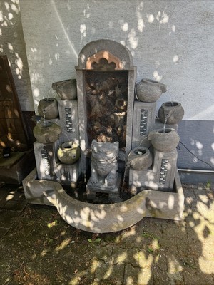Steinbrunnen aus Bali
