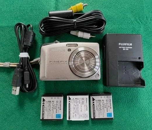Fujifilm FinePix F50fd Digital Cameras for Sale | Shop New & Used