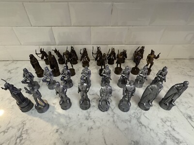 LFL 2002 Star Wars Attack Of the Clones. Chess Set. *Missing 1 Piece