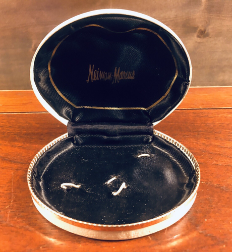 VINTAGE LEERE SCHMUCKVITRINE NEIMAN MARCUS ELFENBEIN MUSCHELFORM - Bild 2 von 10