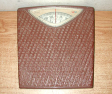 VINTAGE SEARS BROWN METAL BATHROOM SCALE WITH WOVEN TEXTURE