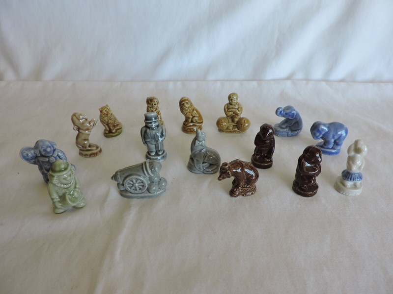 Wade Whimsies Circus Set with Sixteen Pieces Figures from Red Rose Tea