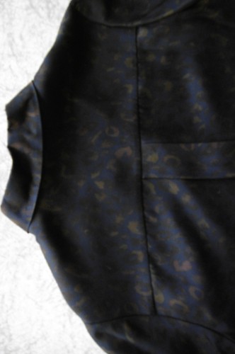 Bluse FADENMEISTER BERLIN by Naturmoden Peter Hahn Gr36 Leo/nachtblau Seide 199€ - Bild 15 von 16