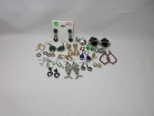 VINTAGE LOT OF 20 PAIRS EARRINGS RHINESTONE MULTI COLORED GOLD & SILVER TONE #42 - Picture 2 of 14