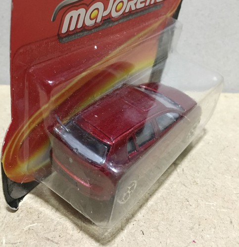 Majorette Volkswagen Golf V Red - Wheel 5Y 1/61 (3") in Short Package - Picture 4 of 4