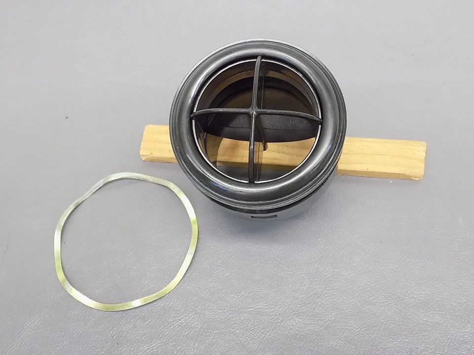 1974 Mercedes Benz 450SL вентиляционная решетка - Изображение 2 из 4