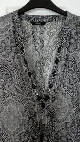m and S Ladies top Size 20 in A Grey Paisley pattern - Picture 2 of 2
