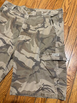 Vintage 90s Wrangler Men's Camo Camouflage Baggy Shorts Size 38