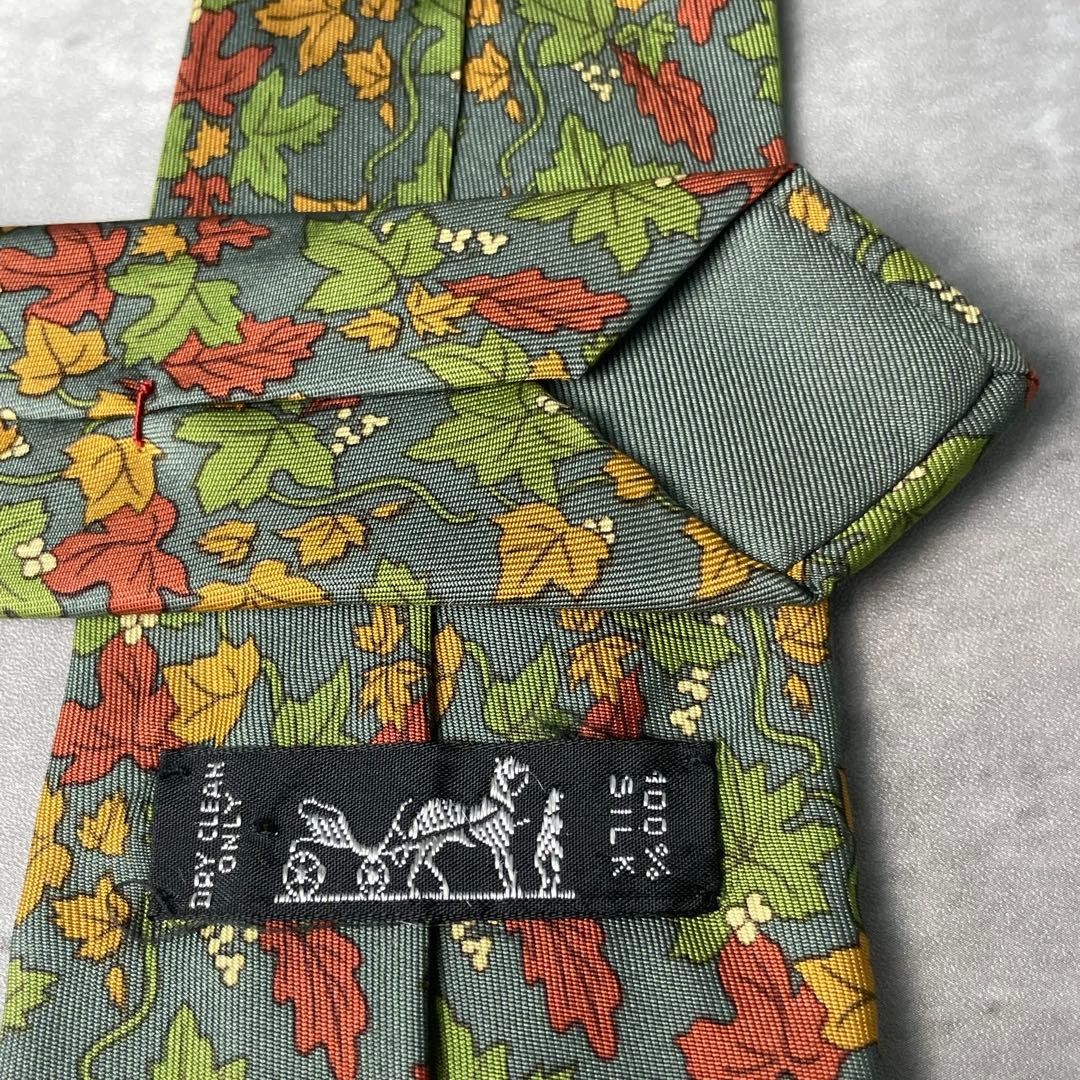 Excellent condition HERMES maple leaf pattern tie… - image 9
