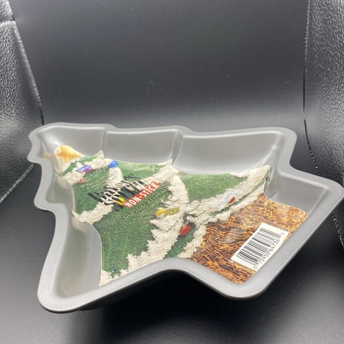 Vtg CHRISTMAS TREE CAKE PAN MOLD BAKER`S SECRET NON-STICK 2001 WORLD KITCHEN 12" - Picture 7 of 9
