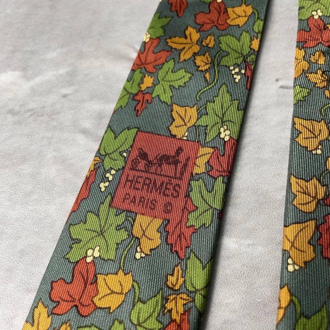Excellent condition HERMES maple leaf pattern tie… - image 8
