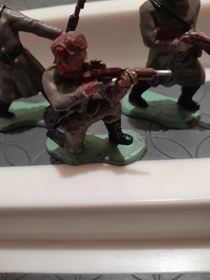 Soldados rusos de plástico de la Media Luna Segunda Guerra Mundial de colección hechos en Inglaterra difíciles de encontrar Foto 4 de 4