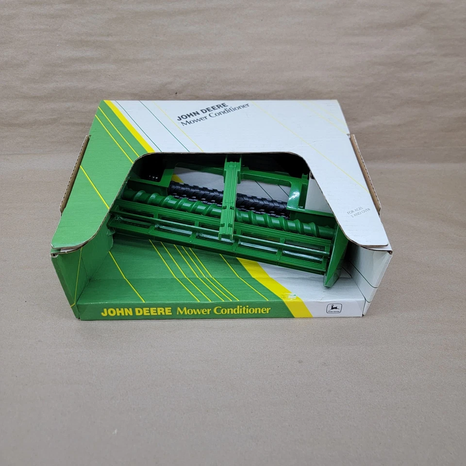 Vintage 1996 Ertl 1/16 Farm Toy John Deere Model 1600A Mower Conditioner  #5630 - Image 3 of 4