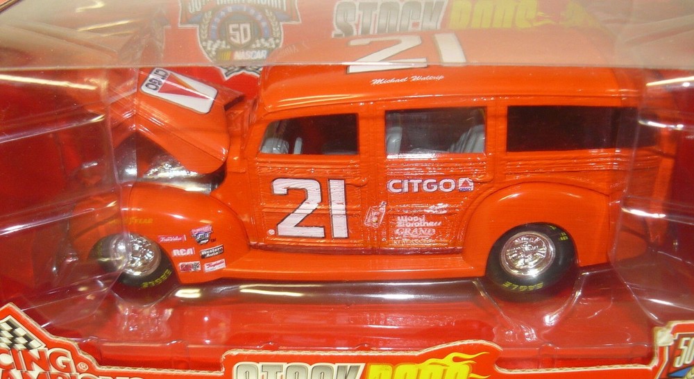 1/24  -  1/25  ( IT ) model of  a  1940 Ford woodie race car #21