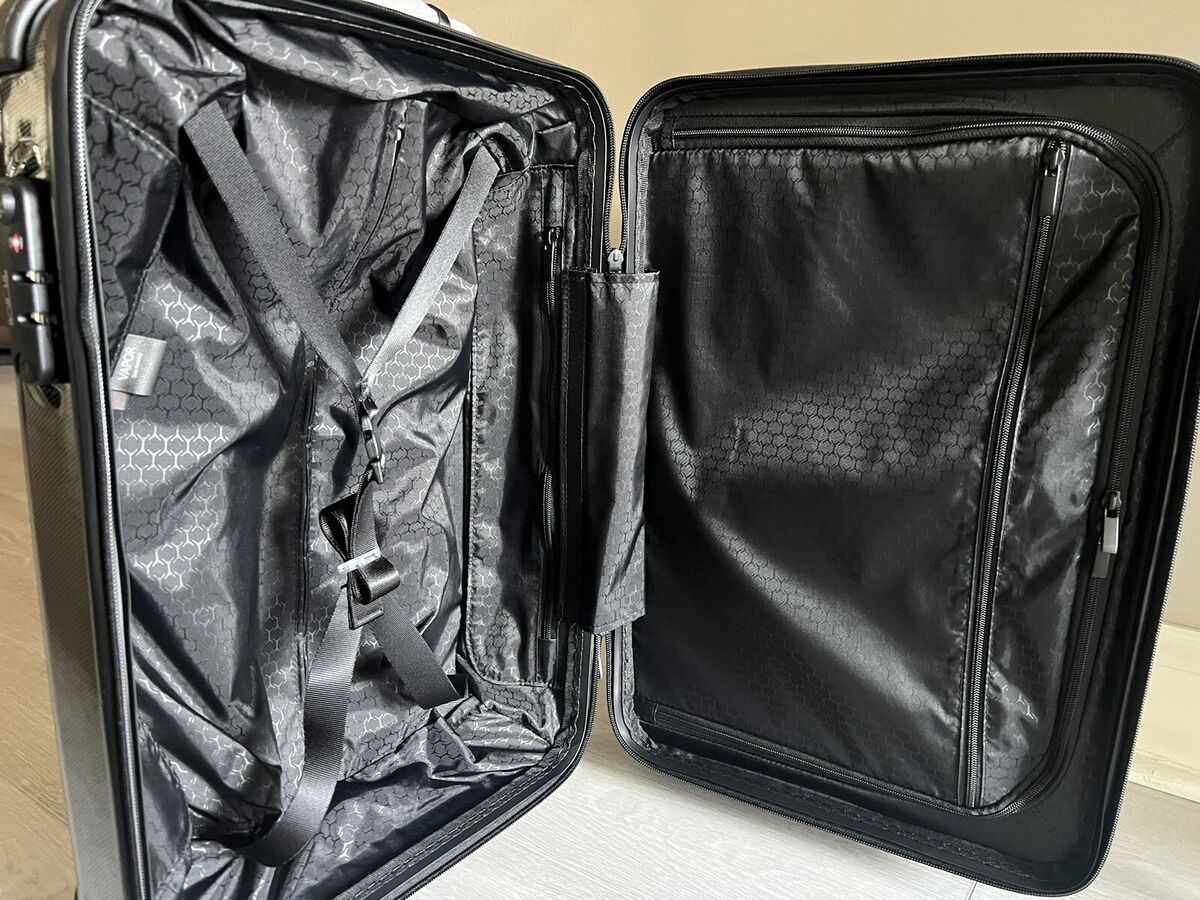 TUMI Vapor International Carry-On Lightweight Spinner 98408 TUMI Vapor International Carry-On Lightweight Spinner 98408